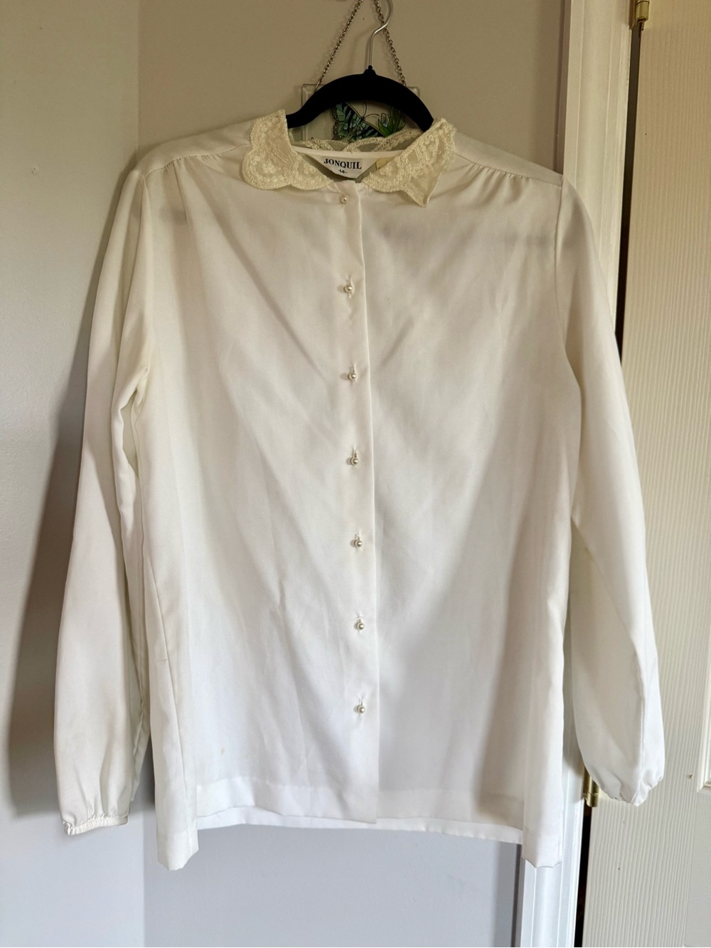 Lace-Collar Vintage White Button-Up Blouse